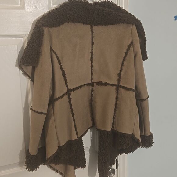 Beulah Brown and Tan Teddy Jacket with Plush Collar - Picture 7 of 7